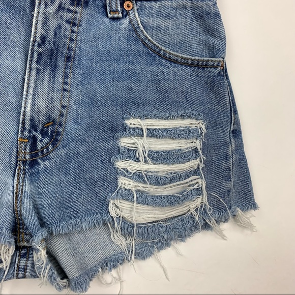 Levi’s Distressed Denim Cut Off Shorts Mens 30 Women’s 4/6 - Picture 3 of 11